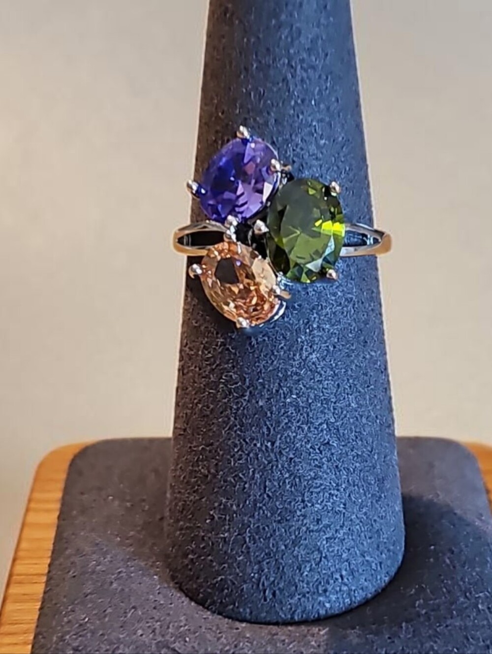 Sassified Boutique Nwt Three-Stone Multicolor Gemstone Ring in Silver